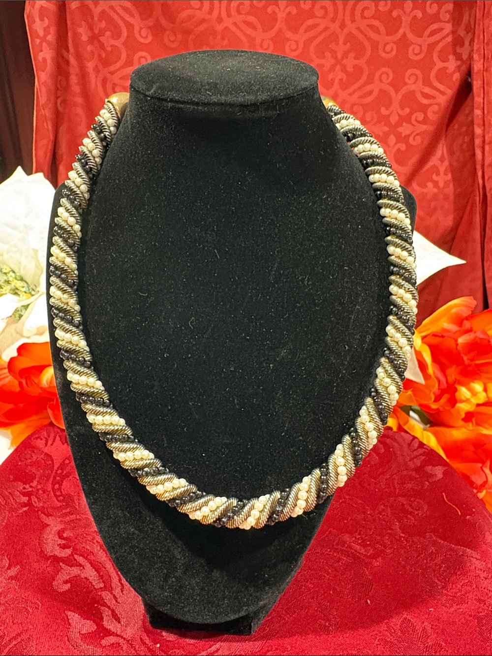Vintage Gold and Black Twisted Rope Beaded Necklace